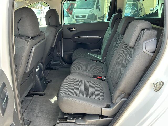PEUGEOT 5008 STYLE 1.6 HDI AUTO SPANISH LHD IN SPAIN 91000 MILES 7 SEATS 2015